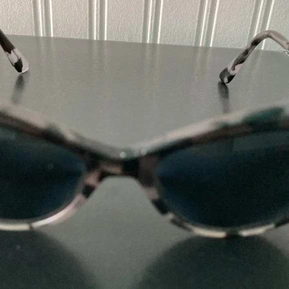 Sunglasses - Picture 2 of 4